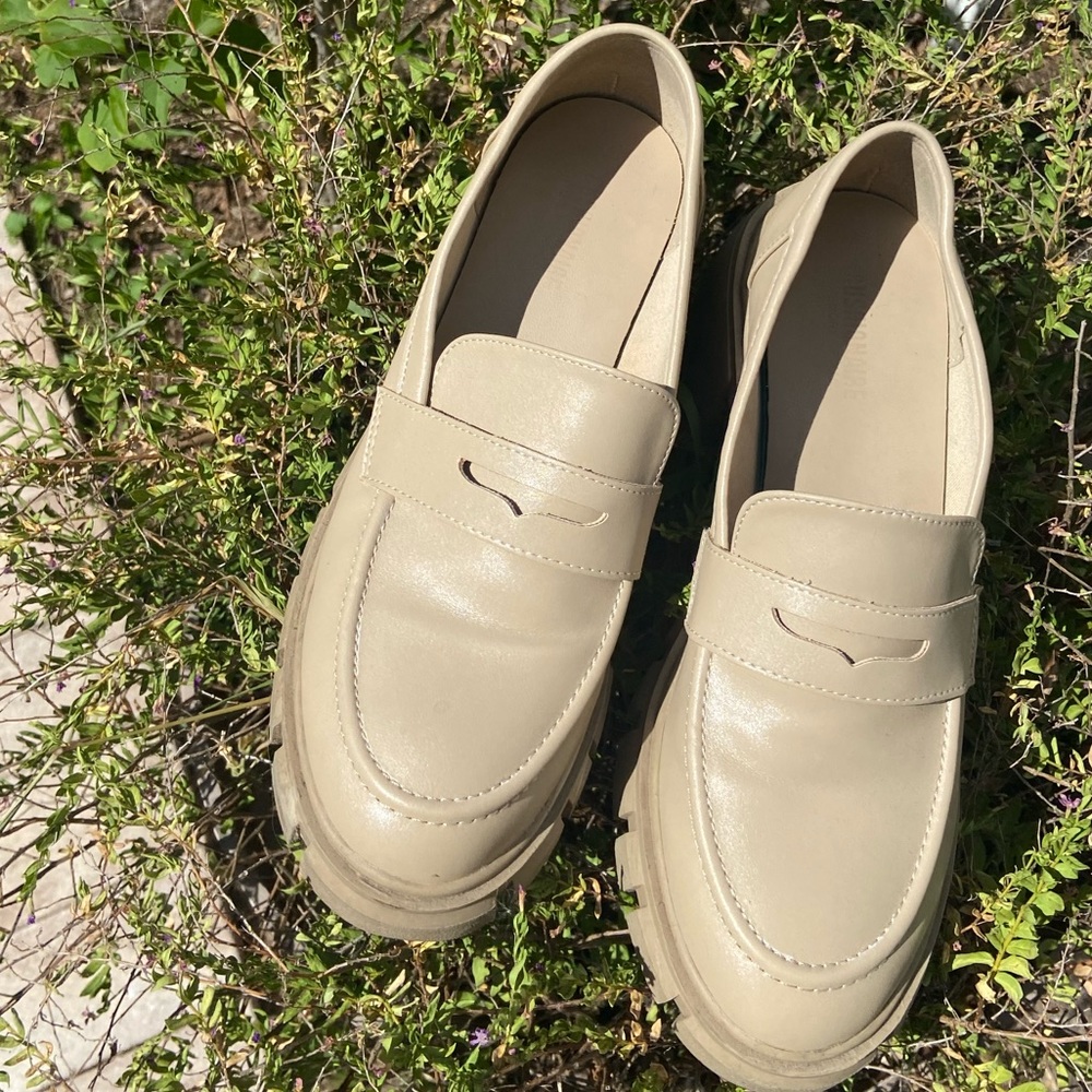 CREAM TAN PLATFORMED LOAFERS - Picture 6 of 12